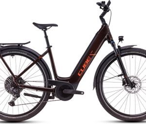 VTC Électrique Cube Touring Hybrid Pro 625 Easy Entry Shimano Cues 11V 625 Wh 700 mm Marron Orange Cinnamon 2025