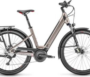 VTC Électrique Moustache Samedi 27 Xroad 3 Open Smart System Shimano Deore 10V 625 Wh 27.5'' Titane 2023